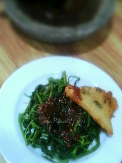 Foto resep Brambang Asem Kangkung (Rujak Kangkung)