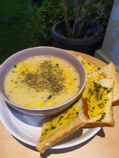 Foto resep Corn Cream soup with garlic bread