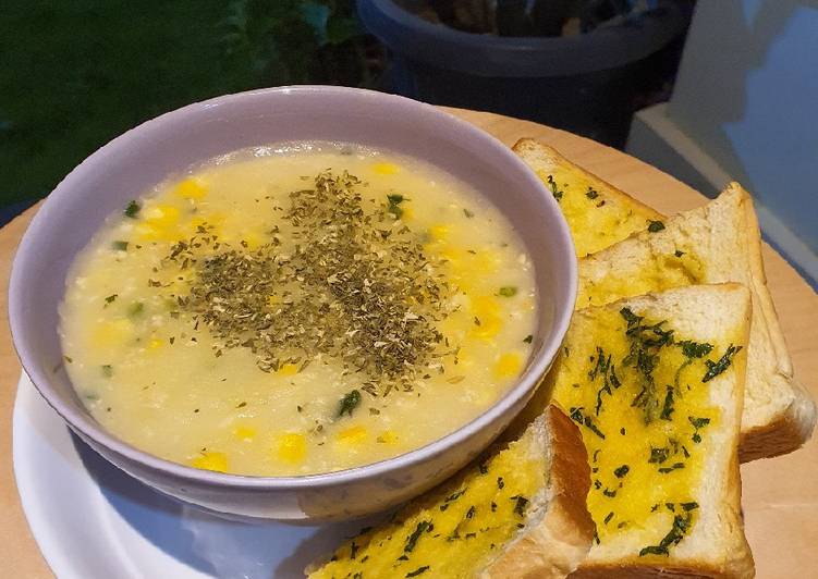 Corn Cream soup with garlic bread