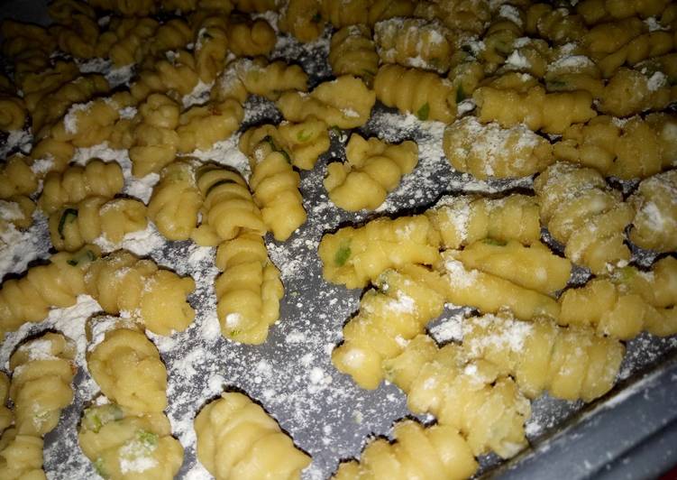 Resep Kue Bawang Gurih yang Enak Banget