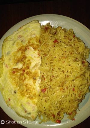 A picture of Quick fix breakfast for two. Stir fry noodles.