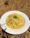 Espaguetis con ajo, guindilla y aceite de oliva virgen extra