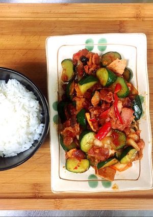 รูปของ หมู+กุนเชียง+แตงกวาญี่ปุ่นผัดกิมจิ
