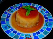 Una foto de postres con peras