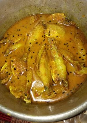 পাবদা মাছের ঝাল (pabda maacher jhaal recipe in Bengali) রেসিপির প্রধান ছবি