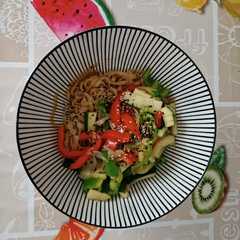 Una foto de Noodles de arroz con verduras