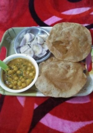 A picture of Puri chole.