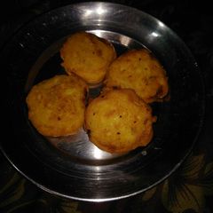 A picture of Besan ki tikki.