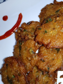 A picture of Aloo or piyaz Pakory.