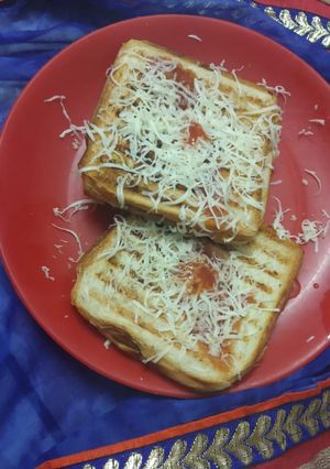 ગ્રીલ સેન્ડવીચ (Grill Sandwich Recipe In Gujarati) રેસીપી મુખ્ય ફોટો