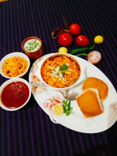 मिसल पाव (Misal pav recipe in Hindi) रेसिपी मुख्य फोटो