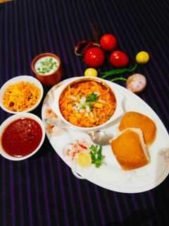 मिसल पाव (Misal pav recipe in Hindi) रेसिपी मुख्य फोटो