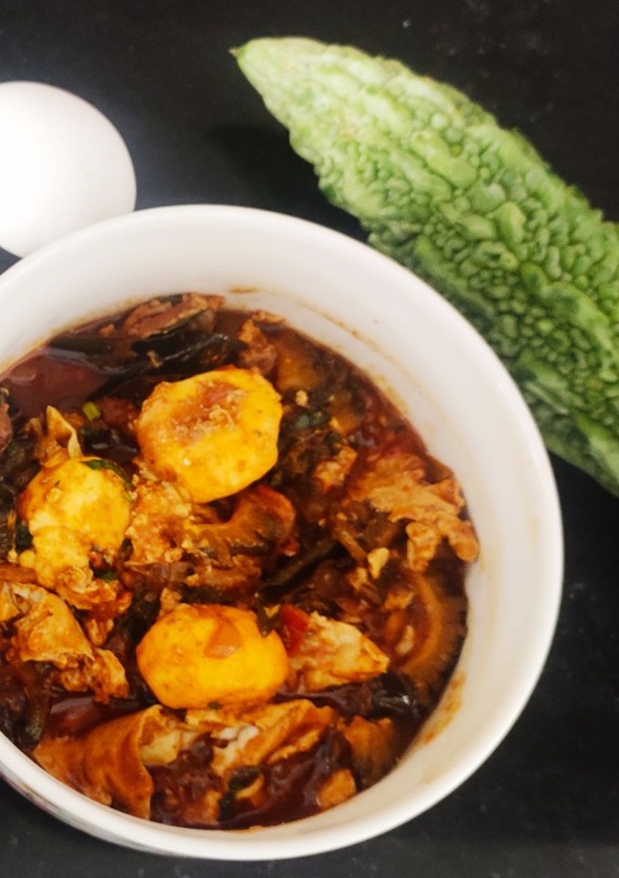பாகற்காய் முட்டைக் குழம்பு (Bitter guard egg gravy) செய்முறை முக்கிய புகைப்படம்