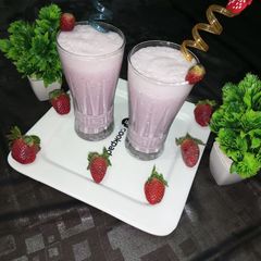 A picture of Starwberry shake.