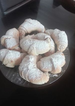 Una foto de Croissant dulce relleno