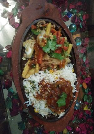 A picture of Hot vegetable sizzler.