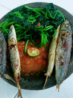 Foto resep Plecing Godong Telo + Ikan Pindang