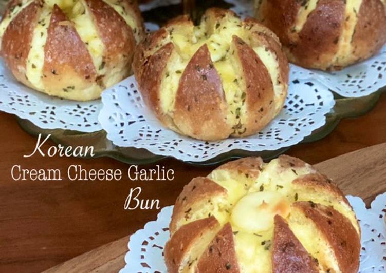 Langkah Mudah untuk Membuat Korean Cream Cheese Garlic Bun (Bread/Roti) yang Enak