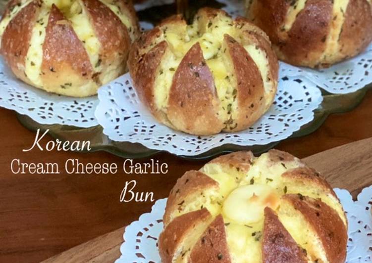 Korean Cream Cheese Garlic Bun