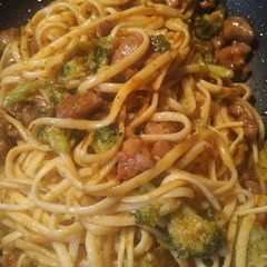 A picture of Pork and Linguine Stirfry.