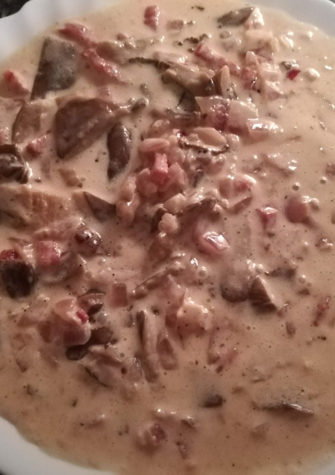 Una foto de Setas a la crema con panceta