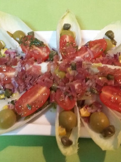 Una foto de Ensalada simple de endibias
