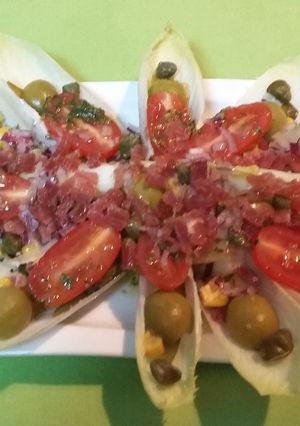 Una foto de Ensalada simple de endibias