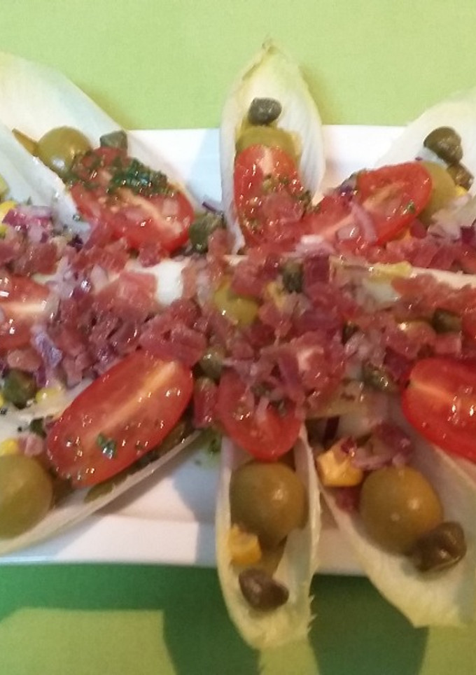 Una foto de Ensalada simple de endibias