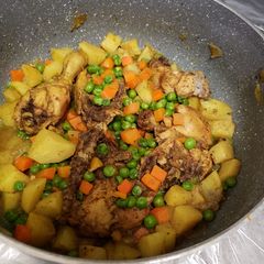 Chicken with vegetables 😋 A picture of Chicken with vegetables 😋.