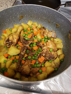 A picture of Chicken with vegetables 😋.