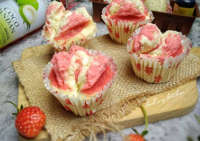 Yuk intip, Resep enak buat Bolu Kukus Santan Merah Putih yang lezat