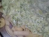 Fideos y salsa blanca con brócoli