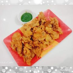 A picture of Aloo ke pakoray.