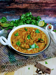 देशी मशरूम मटर मसाला करी (desi mushroom matar masala curry recipe in Hindi) रेसिपी मुख्य फोटो
