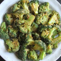 A picture of ‘Kara-age’ Fried Broccoli.