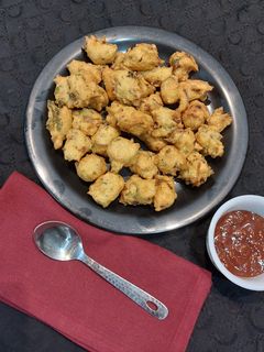 मिक्स डाळीची भजी (Mix Dalichi Bhajji Recipe In Marathi) रेसिपी चे मुख्य फोटो