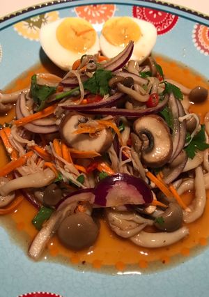 รูปของ ยำแซ่บเห็ดไข่ต้ม