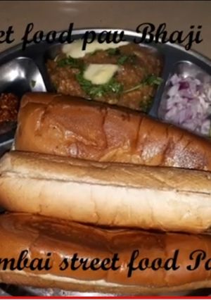 A picture of Mumbai street food pav bhaji.