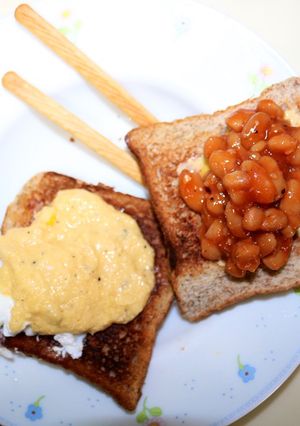 A picture of Toast with Eggs Benedict and Baked Beans.