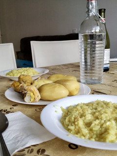 Una foto de Arroz y quinoa con fondo de pollo y patata