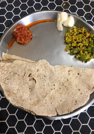A picture of Jowar Bhakari with vegetable.