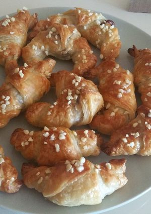 Una foto de Croissants de chocolate y almendras