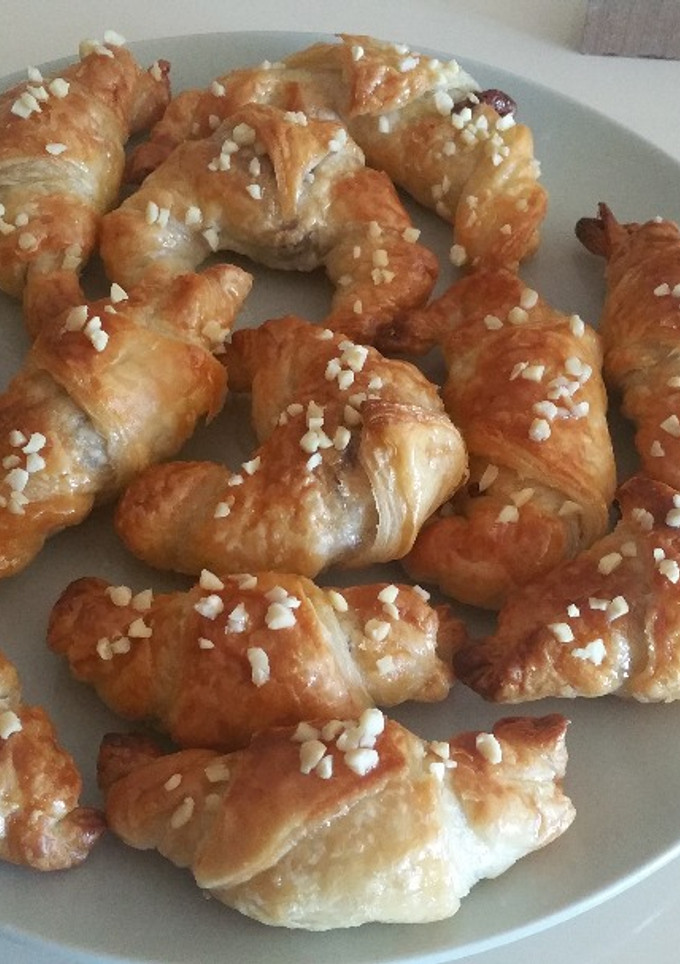Una foto de Croissants de chocolate y almendras