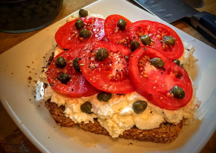 Ricotta Toast with Tomatoes and Capers