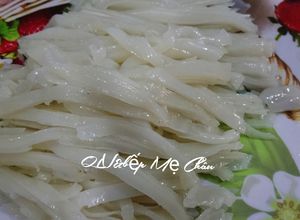 Hình của món Làm sợi mì Quảng.