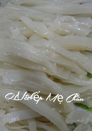 Hình của món Làm sợi mì Quảng.
