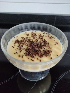 Una foto de Natillas de chocolate blanco en mambo