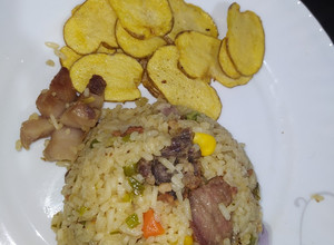 Una foto de Arroz de cerdo frito 🐷