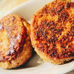 A picture of Fried tomato sandwiches.
