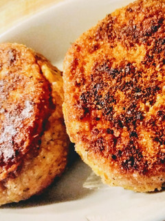 A picture of Fried tomato sandwiches.